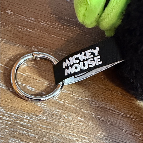 Pop Mart Disney - Goofy Plush Keychain - Picture 8 of 9